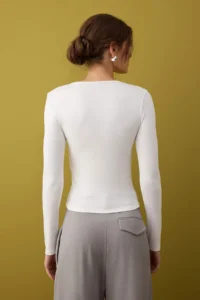 TRENDYOLMİLLA Ecru Fitted Crew Neck buttoned Knitting Blouse - Image 4