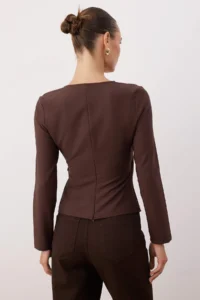 TRENDYOLMİLLA Brown Double breasted Hair Clip Detailed Weaving Blouse - Image 4