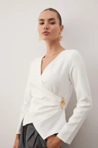 TRENDYOLMİLLA Ecru Double breasted Hair Clip Detailed Weaving Blouse - Image 2