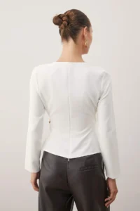 TRENDYOLMİLLA Ecru Double breasted Hair Clip Detailed Weaving Blouse - Image 4