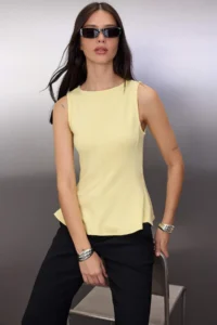 TRENDYOLMİLLA Yellow Thick textured Waisted peplum Zero Sleeve Crew Neck Knitting Blouse