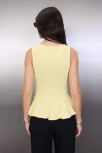 TRENDYOLMİLLA Yellow Thick textured Waisted peplum Zero Sleeve Crew Neck Knitting Blouse - Image 4