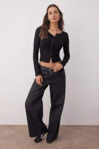 TRENDYOLMİLLA Black Front Full snaps Fitted Knitting Blouse - Image 2
