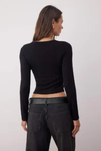 TRENDYOLMİLLA Black Front Full snaps Fitted Knitting Blouse - Image 4