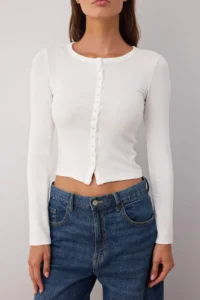 TRENDYOLMİLLA Ecru Front Full snaps Fitted/Body-Sitting Knitting Blouse - Image 3
