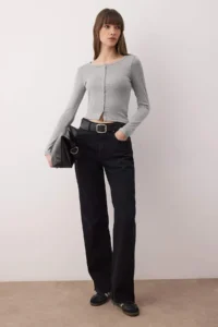 TRENDYOLMİLLA Gray Front Full snaps Fitted/Body-Sitting Knitting Blouse - Image 2