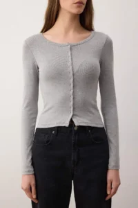 TRENDYOLMİLLA Gray Front Full snaps Fitted/Body-Sitting Knitting Blouse - Image 3