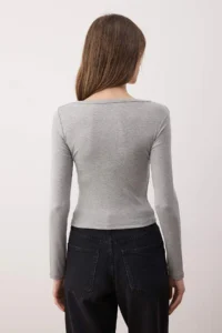TRENDYOLMİLLA Gray Front Full snaps Fitted/Body-Sitting Knitting Blouse - Image 4
