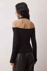 TRENDYOLMİLLA Black Neck Accessory Belt Detailed Fitted Knitting Blouse - Image 4
