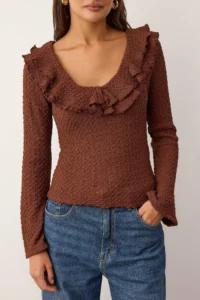 TRENDYOLMİLLA Brown textured Fitted Ruffle Detailed Flexible Knitting Blouse - Image 3