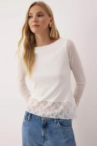 TRENDYOLMİLLA Ecru Foam Lace Detailed Boat Neck Flexible Knitting Blouse - Image 2