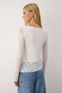 TRENDYOLMİLLA Ecru Foam Lace Detailed Boat Neck Flexible Knitting Blouse - Image 4