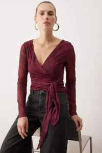 TRENDYOLMİLLA Burgundy Abstract wrap Fitted Tulle Knitting Blouse