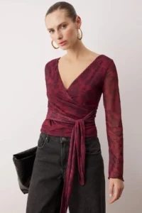 TRENDYOLMİLLA Burgundy Abstract wrap Fitted Tulle Knitting Blouse - Image 2