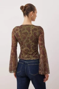 TRENDYOLMİLLA Brown Boho/Boho Chic Printed V-neck Spanish Arm Tulle Flexible Knitting Blouse - Image 4
