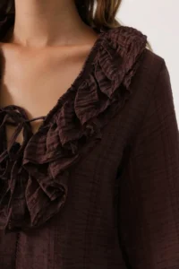 TRENDYOLMİLLA Brown Frilly V-neck Weaving Blouse - Image 3