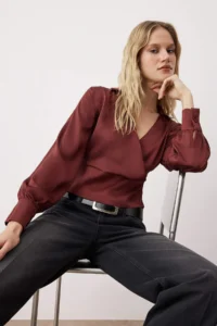 TRENDYOLMİLLA Brick Rejection Fitted Satin Weaving Blouse - Image 2