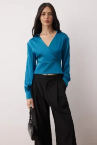 TRENDYOLMİLLA Petrol Blue Blue Blue Fitted Satin Weaving Blouse - Image 2