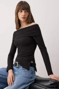 TRENDYOLMİLLA Black Carmen Collar Asymmetric Fitted Knitting Blouse - Image 2