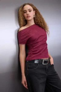 TRENDYOLMİLLA Burgundy Asymmetric Yaka Regular/Normal Pattern Knitting Suede Blouse