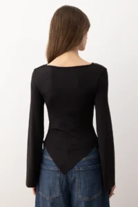 TRENDYOLMİLLA Black Off-Shoulder Neck Asymmetric Fitted/Body-Sitting Knitting Blouse - Image 5