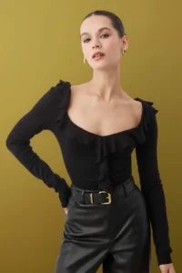 TRENDYOLMİLLA Black Frilly Fitted Knitting Blouse