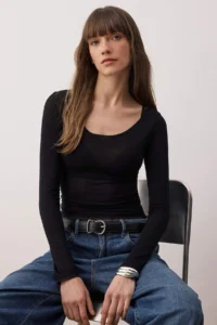 TRENDYOLMİLLA Black Transparent Flexible Body-fitting Knitting Blouse - Image 4