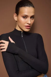 TRENDYOLMİLLA Black ottoman Zippered Dog collar Flexible Fitted Knitting Blouse - Image 2