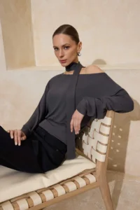 TRENDYOLMİLLA Anthracite Plain Open Omuzlu Shawl Accessory Detailed Regular/Normal Pattern Knitting Blouse - Image 2