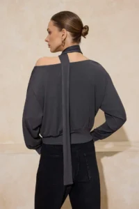 TRENDYOLMİLLA Anthracite Plain Open Omuzlu Shawl Accessory Detailed Regular/Normal Pattern Knitting Blouse - Image 4