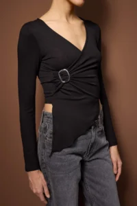 TRENDYOLMİLLA Black Accessory Detailed Asymmetric Fitted Knitting Blouse - Image 3
