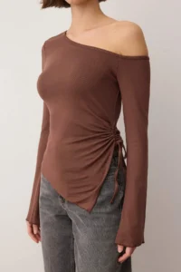 TRENDYOLMİLLA Brown Open Shouldered Asymmetric Fitted/Vüdua Otuan Spanish Arm Knitting Blouse - Image 3