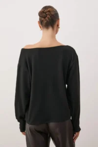 TRENDYOLMİLLA Black Open Shoulder relaxed/Rahat Pattern Loose Knitting Blouse - Image 4
