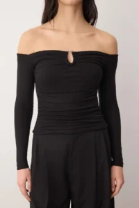 TRENDYOLMİLLA Black Fitted Accessory Detailed Flexible Knitting Blouse - Image 3