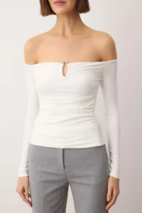TRENDYOLMİLLA Ecru Fitted Accessory Detailed Flexible Knitting Blouse - Image 3