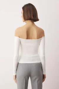 TRENDYOLMİLLA Ecru Fitted Accessory Detailed Flexible Knitting Blouse - Image 4