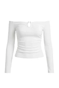 TRENDYOLMİLLA Ecru Fitted Accessory Detailed Flexible Knitting Blouse - Image 5
