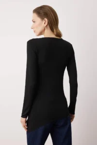 TRENDYOLMİLLA Black Asymmetric Long Sleeve Soft Knitting Blouse - Image 4
