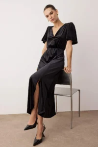 TRENDYOLMİLLA Black Velvet Double breasted V-neck Mendil Kol Plain Midi Knitting Dress