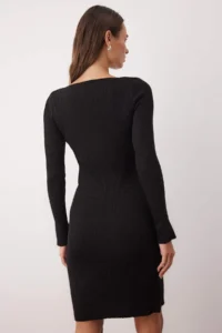 TRENDYOLMİLLA Black V-neck Plain Short / Mini V-neck bodycone Knit Dress - Image 4
