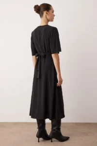 TRENDYOLMİLLA Black Plain Accessory Detailed Midi Weaving Dress - Image 4