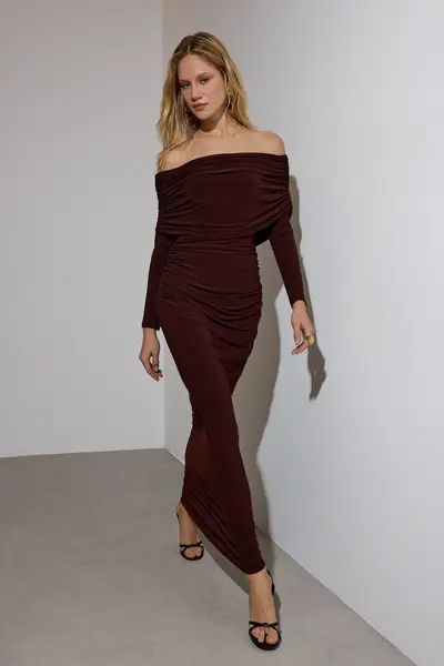 TRENDYOLMİLLA Brown Shirred Carmen Collar Flexible Maxi Knitting Dress