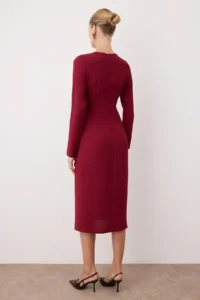 TRENDYOLMİLLA Burgundy Plain A Cut Accessory Detailed Midi Weaving her dress - Image 4