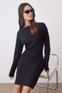 TRENDYOLMİLLA Black  Plain Ruffle / Drape Short / Mini  Knitting Dress - Image 2