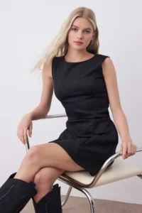 TRENDYOLMİLLA Black Plain Arched Short/Mini Knitting Dress - Image 3