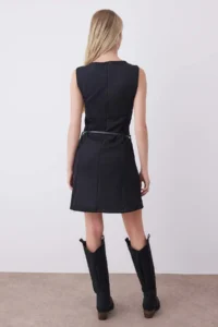 TRENDYOLMİLLA Black Plain Arched Short/Mini Knitting Dress - Image 4