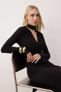 TRENDYOLMİLLA Black V-neck A-line/Life Plain Maxi Knitting Dress with Opening Scarf Detail - Image 2