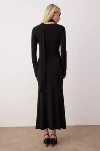 TRENDYOLMİLLA Black V-neck A-line/Life Plain Maxi Knitting Dress with Opening Scarf Detail - Image 4