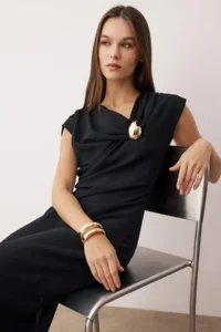 TRENDYOLMİLLA Black Accessory Detailed Midi Weaving her dress - Image 2