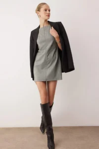 TRENDYOLMİLLA Gray Crowbar gilet Short / Mini Weaving Dress - Image 2